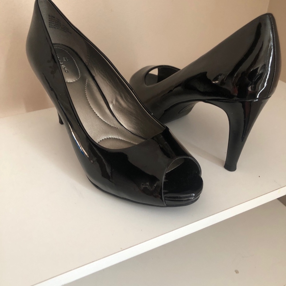 Bandolino Raina’s women’s peep toe platform